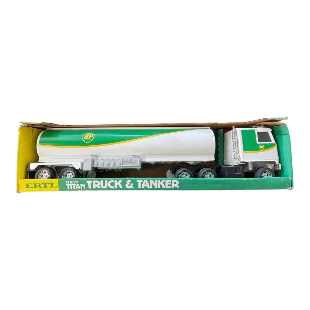 BP Ertl Chevy Titan Truck and Tanker‎ Die Cast